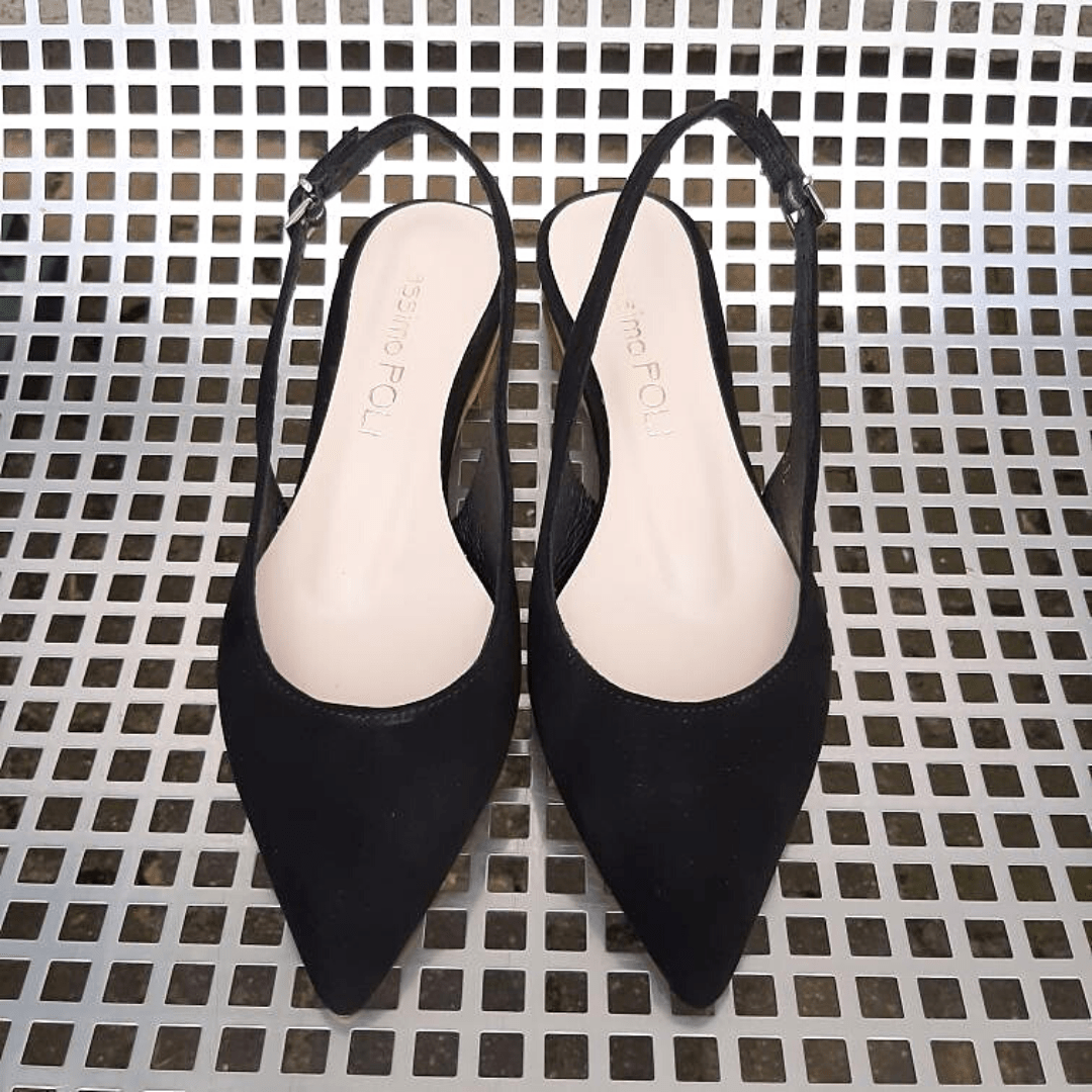 Pointed toe slingback flats in black