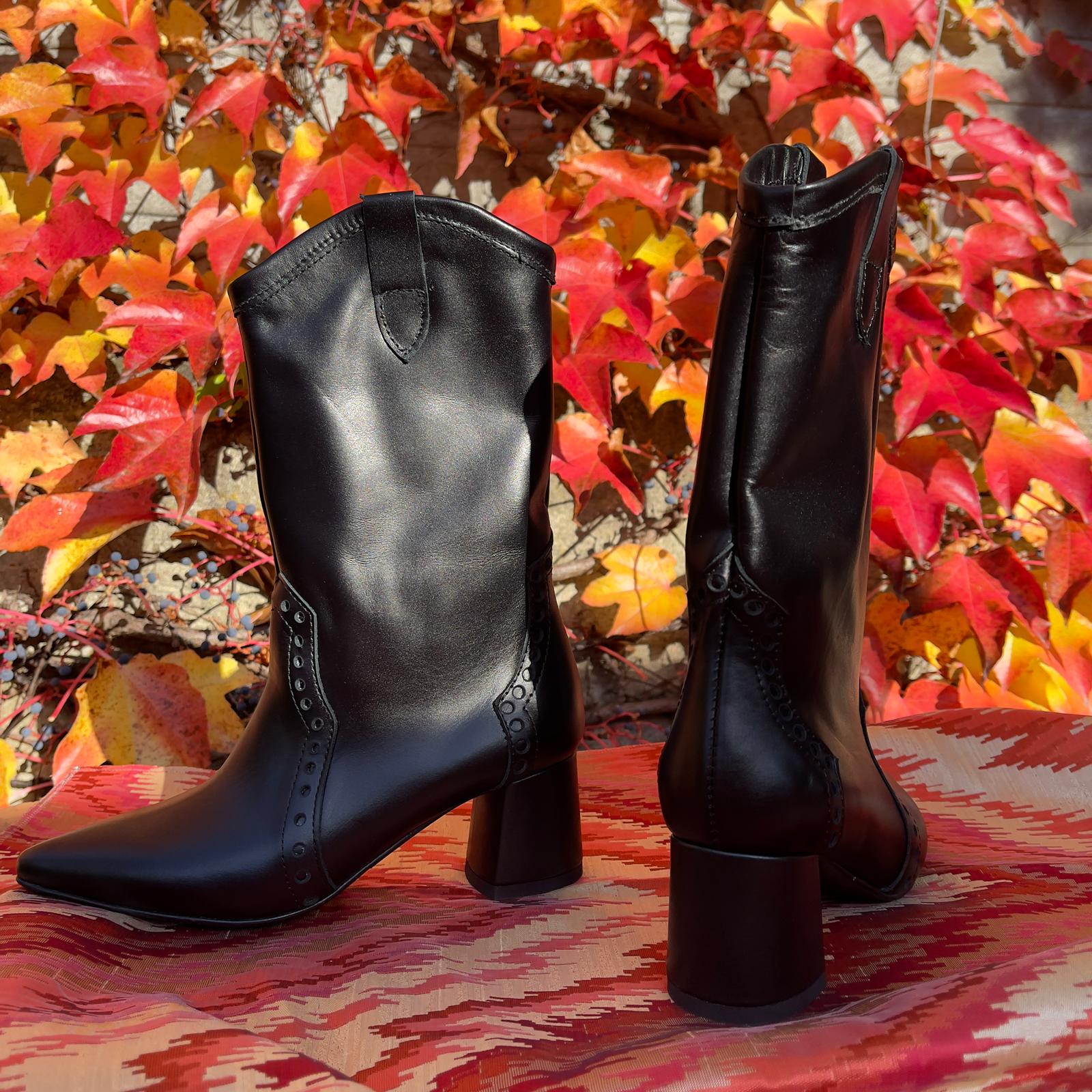 Black leather ladies western boots