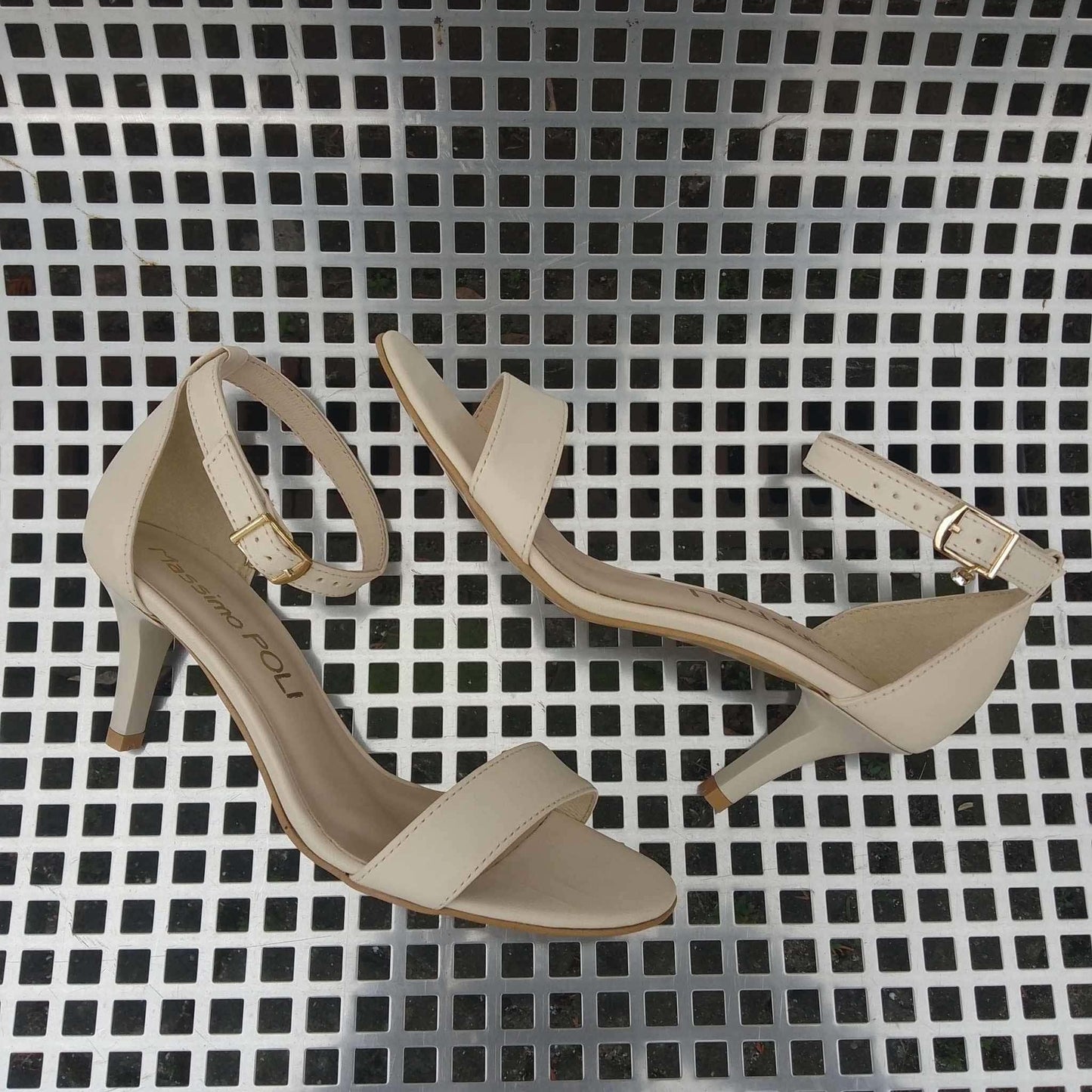 Small size ladies sandals in nude colour 