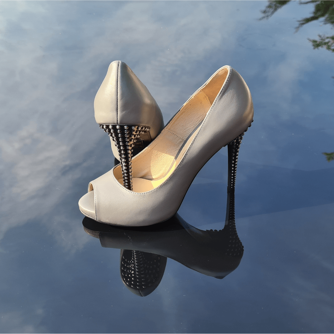 High heel court shoes in grey leather