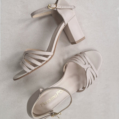Open toe strappy sandals in nude leather