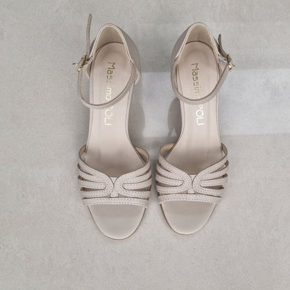Open toe strappy sandals in nude leather