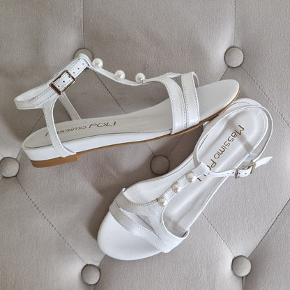 Small size white leather sandals with pearls