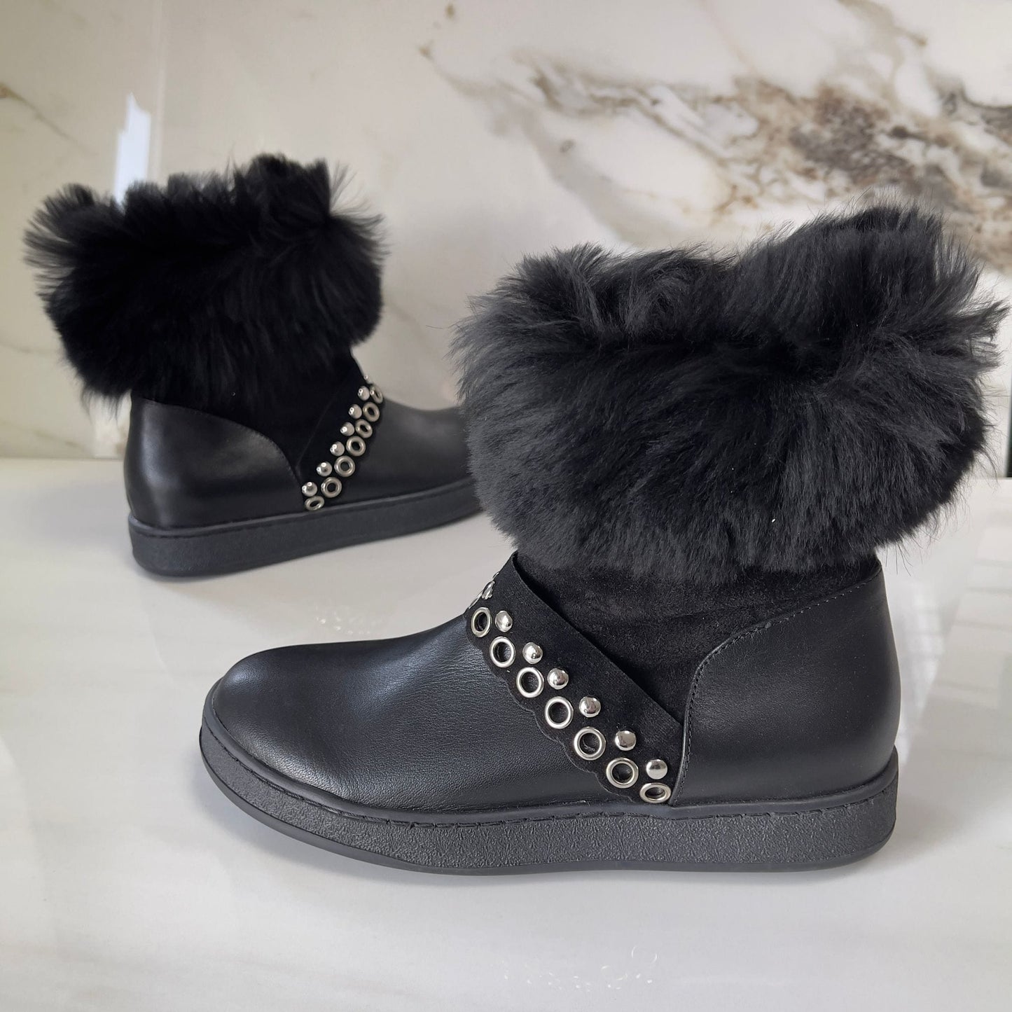 Black leather and fur ankle high ladies snow boots