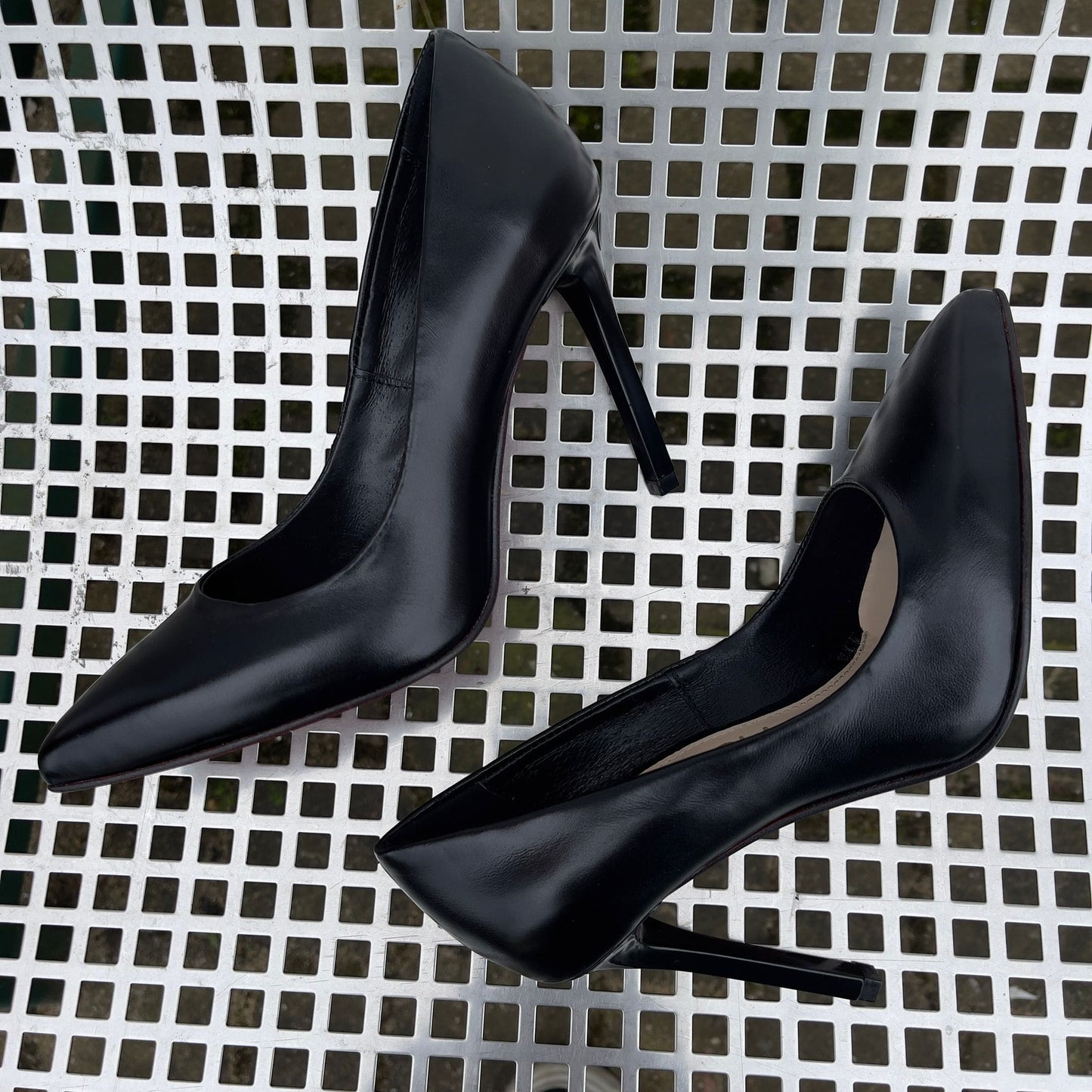 Pointed toe,  high heel court shoes in black leather