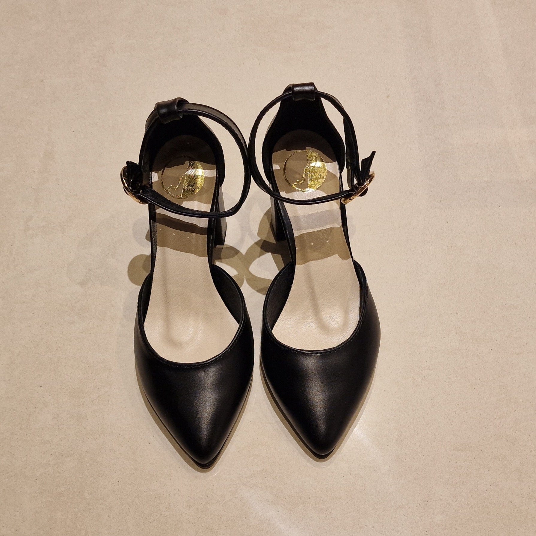 Pointed toe ankle strap small size court shoes