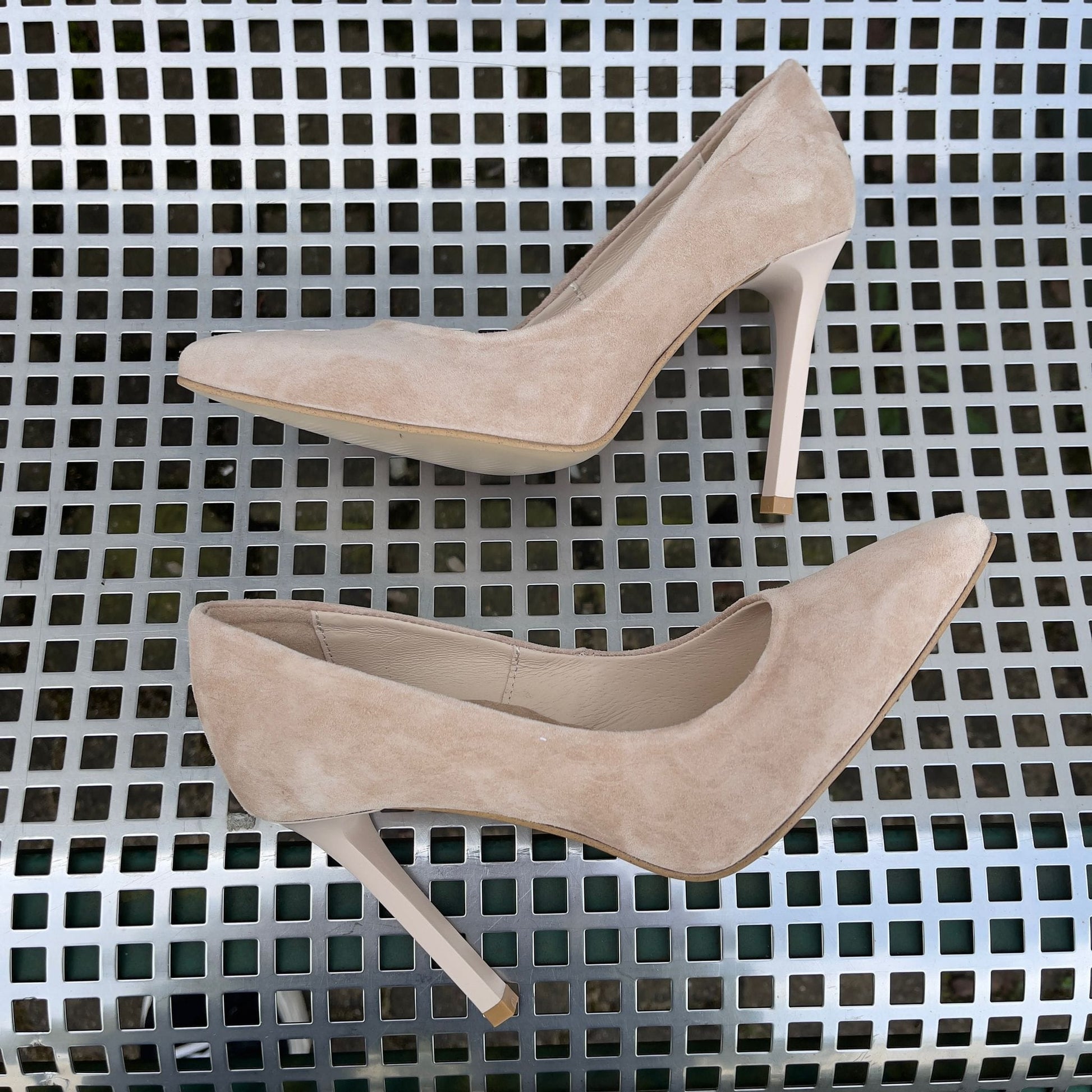 Pointed toe nude suede court heels