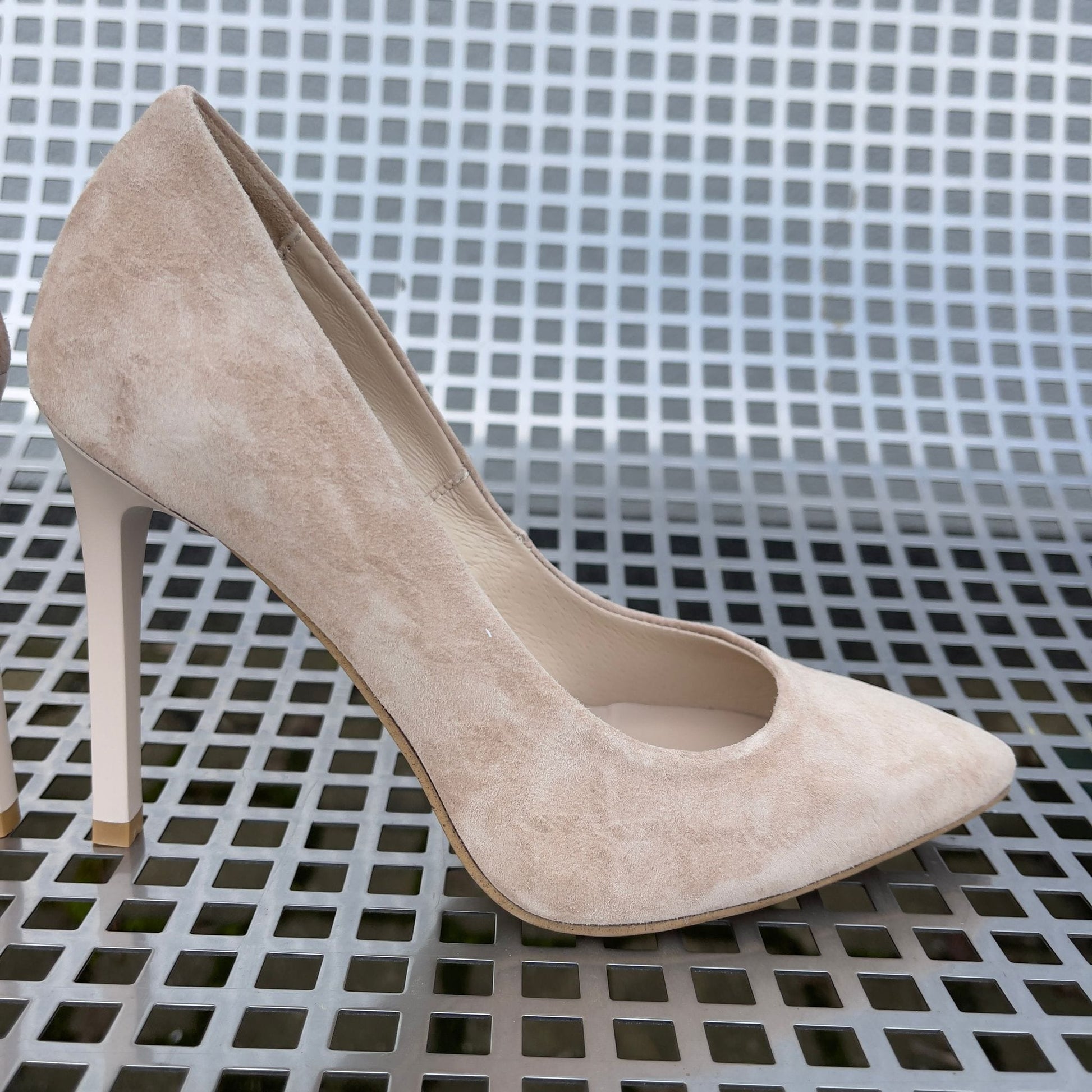 Nude suede leather pointed toe court heels in small size