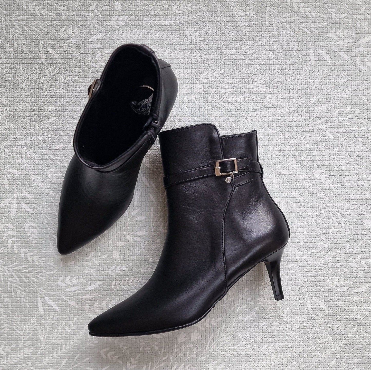Pointed toe black leather, kitten heel, small size ankle boots