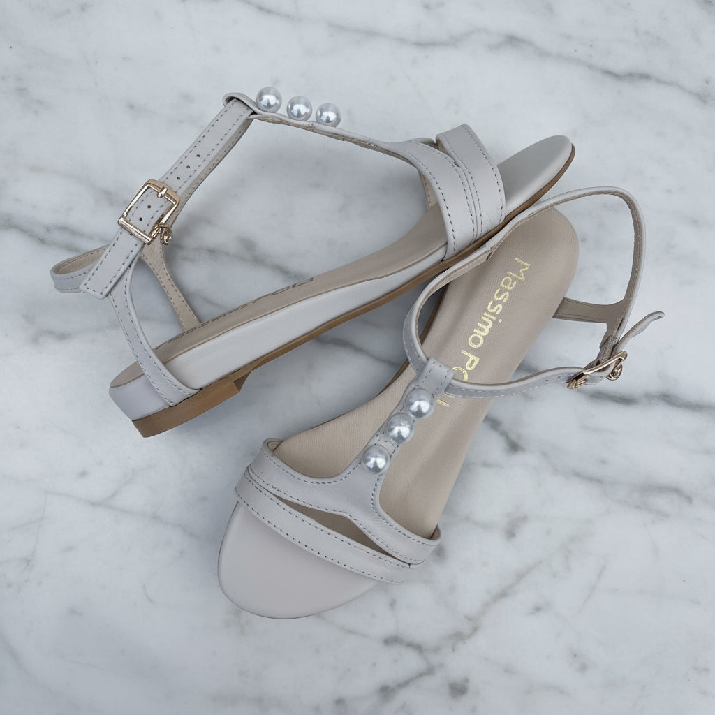 SANTI nude leather sandals with pearls on T-strap displayed on grid, low heel footwear for small sizes