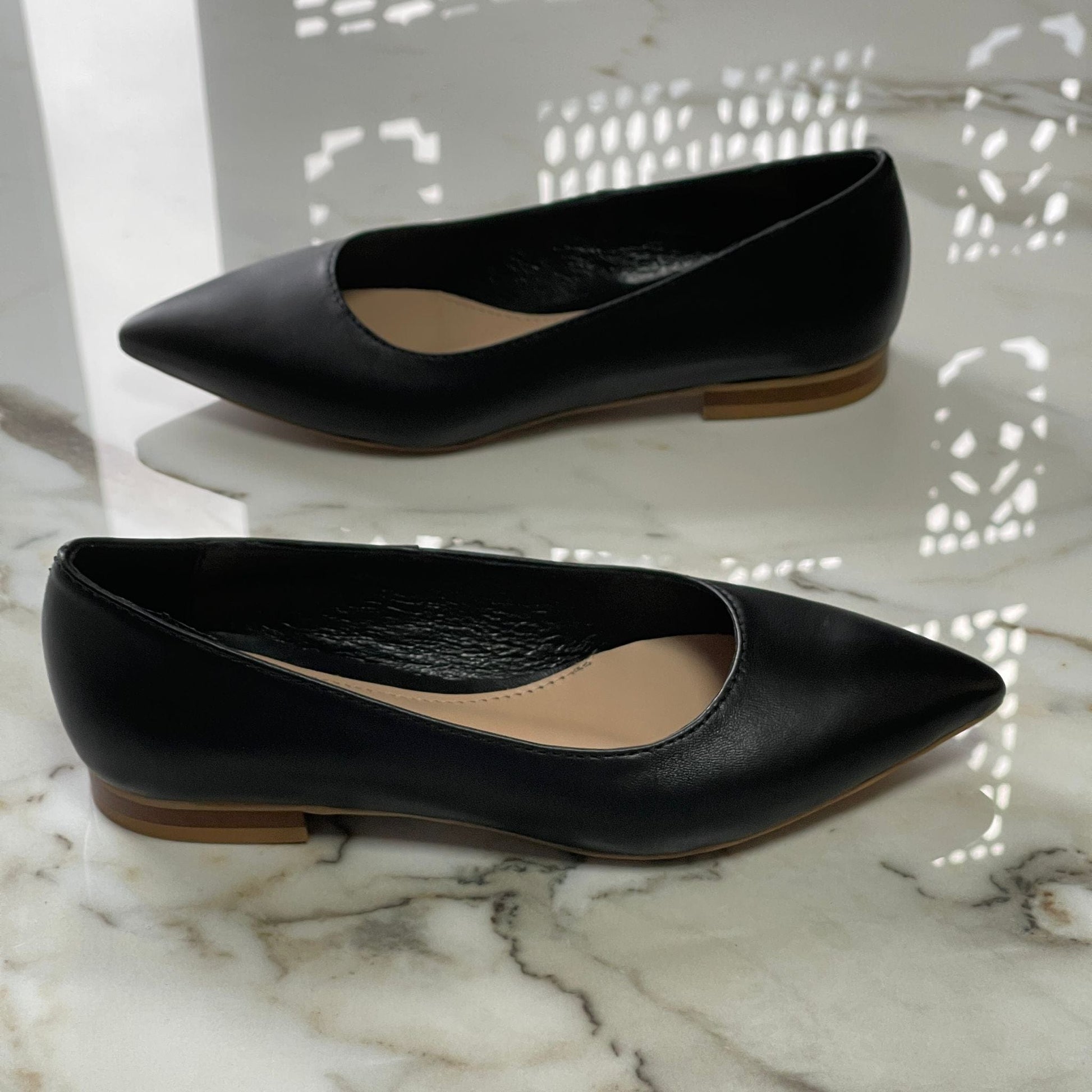 Black leather small size balerina shoes. 