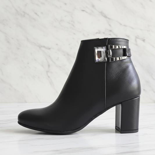 REMI black leather ankle boots with 5 cm block heel and side zip, designed for petite feet.