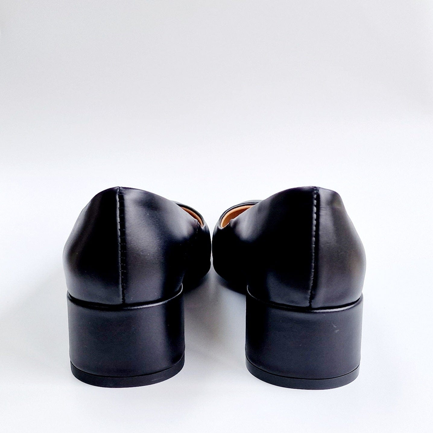 Kitten heel round toe ballerina pumps in black leather