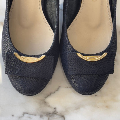 Petite court heels in black leather