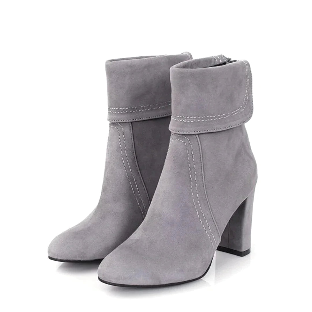 Round toe ankle boots in grey suede leather