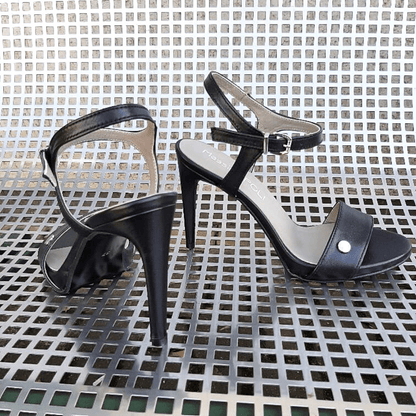 High heel strap sandals in black leather