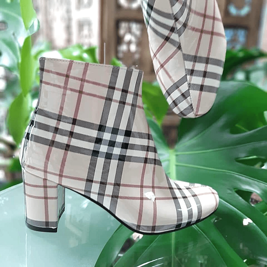 Ankle boots set on a block heel in beige check leather