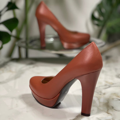 Almond toe high heel platform court shoes in beown leather