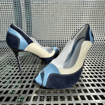 Peep toe court heels in small size