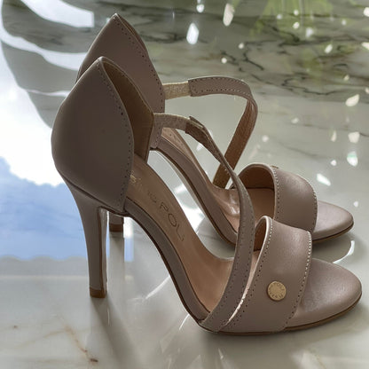 Small size ladies heels in nude leather