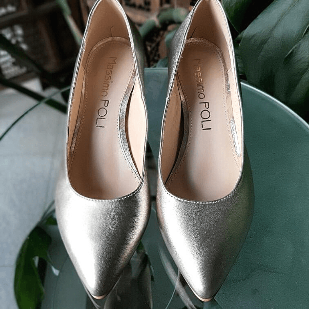 Gold wedding pumps in small size