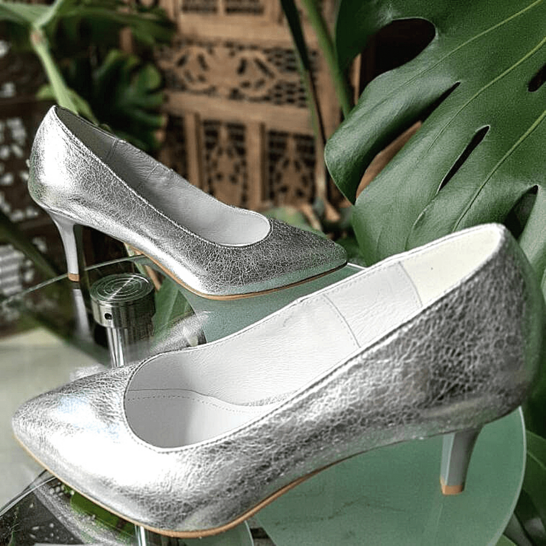 Petite heels in silver leather