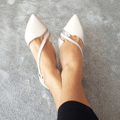 Pointed toe court heels in nude leather