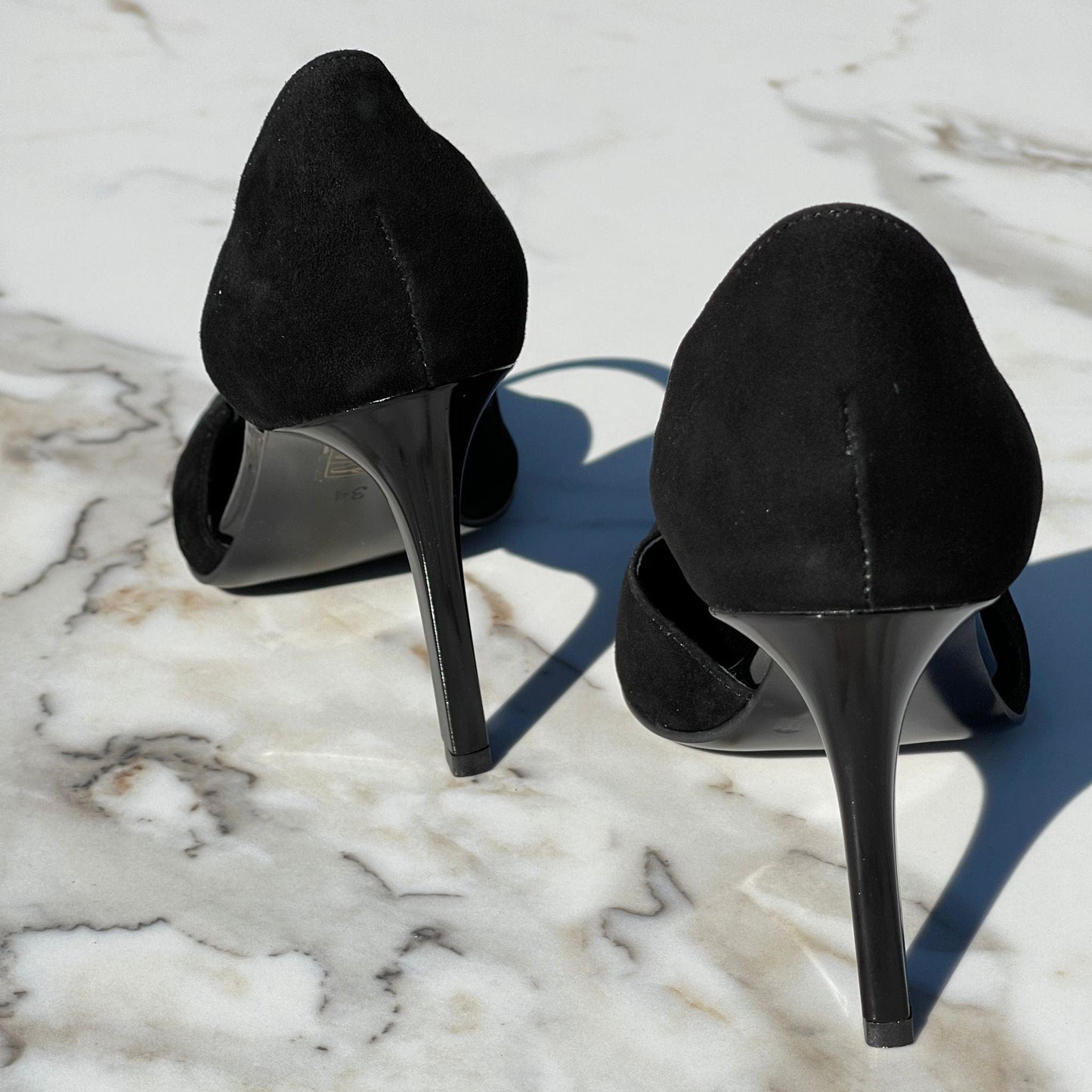 High heel court shoes is black suede
