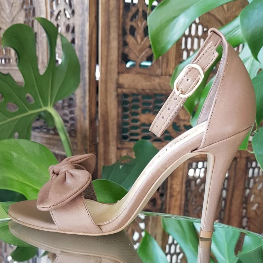 Beige leather sandals 