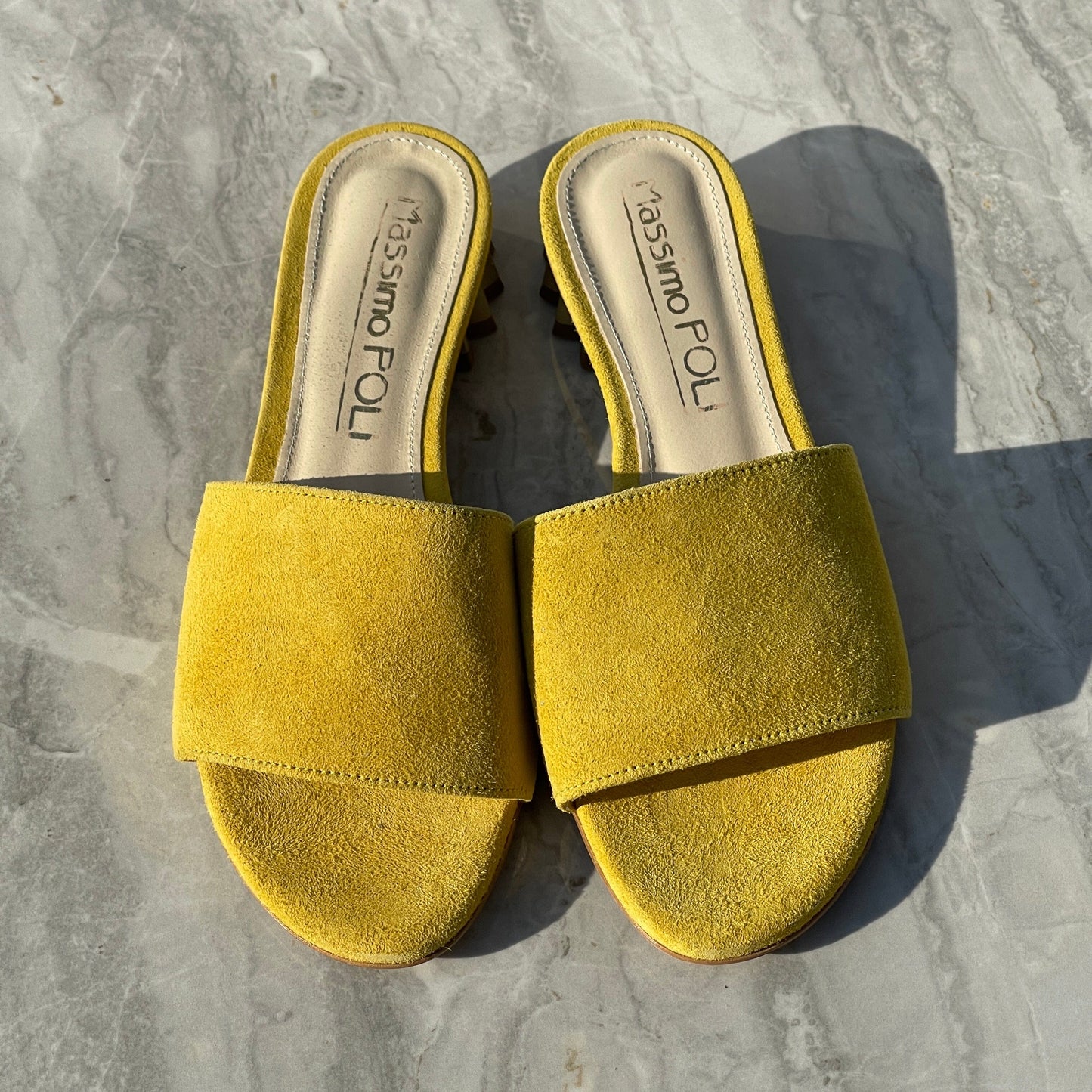 Ladies flat sandals in yellow suede leather