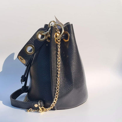 Small bucket back in black leather with a gold strap