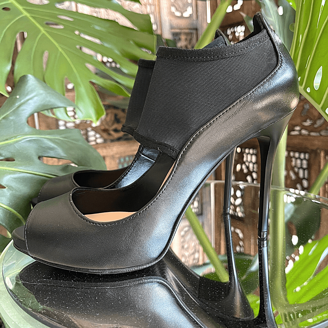 Petite court shoes in black with an open toe and stiletto heel