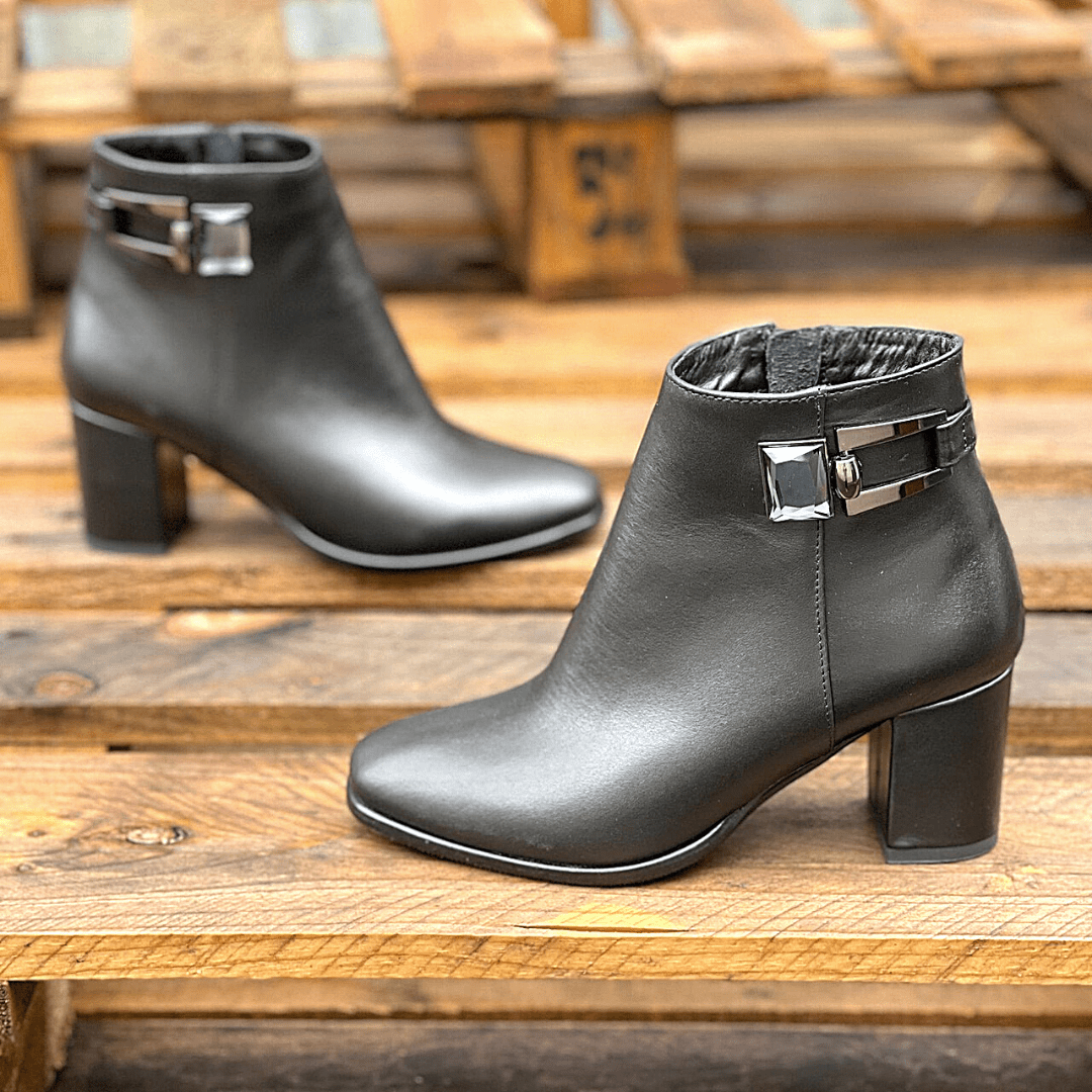 Ladies ankle boots in black leather