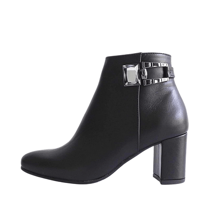 Mid heel petite ankle boots in black leather.