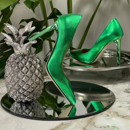 Small size ladies court heels in green leather
