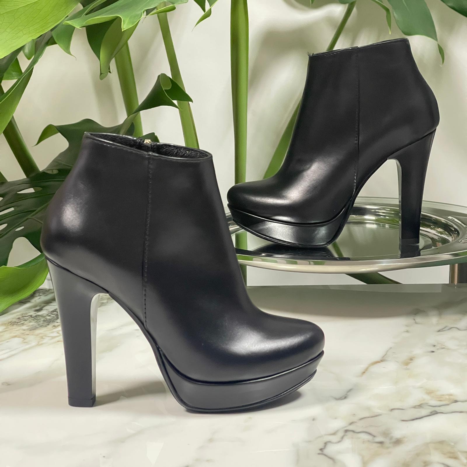 Block heel platform boots in black leather