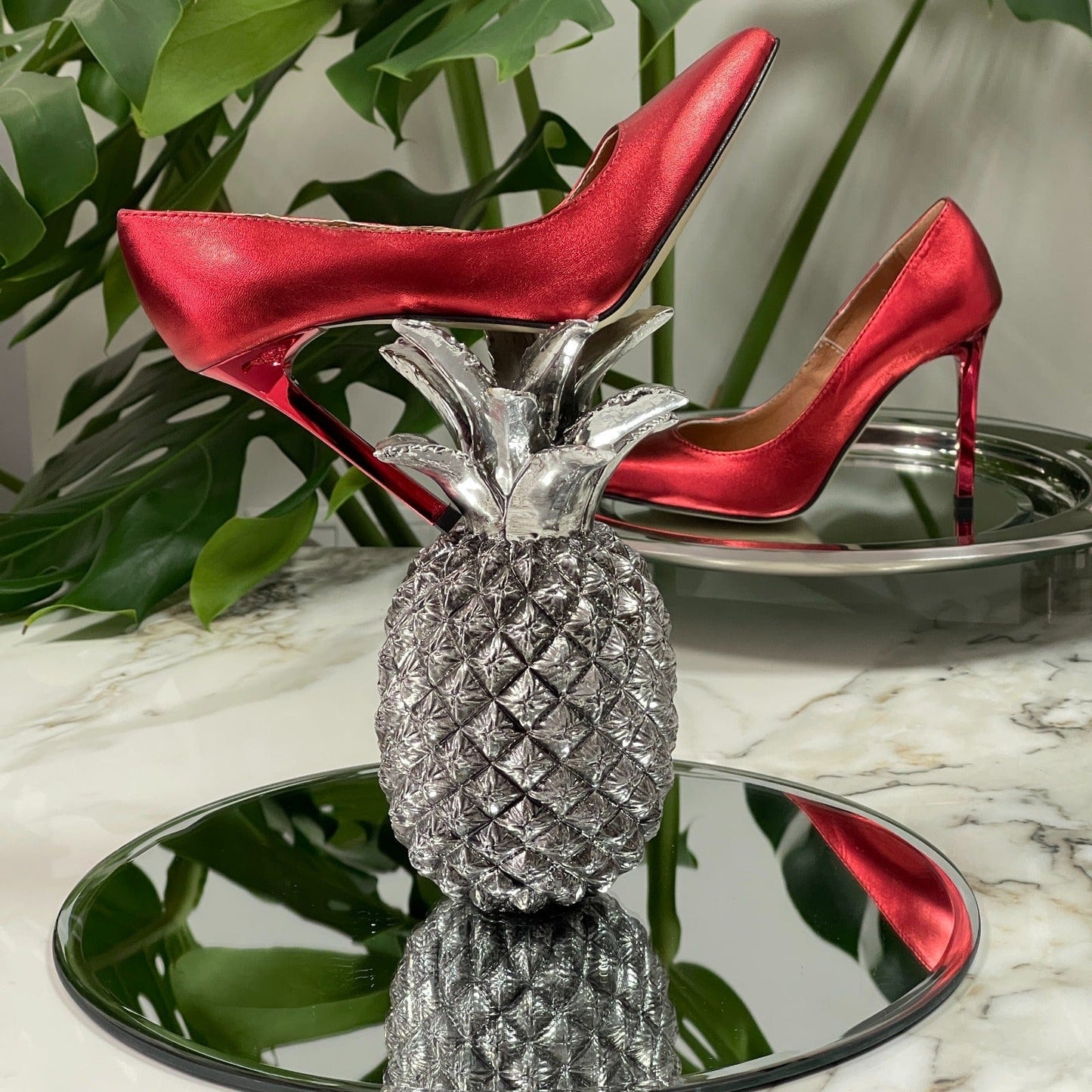 Pointed toe small size court heels in metallic red leather
