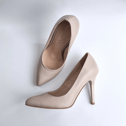 Petite pointed toe court heels in nude leather