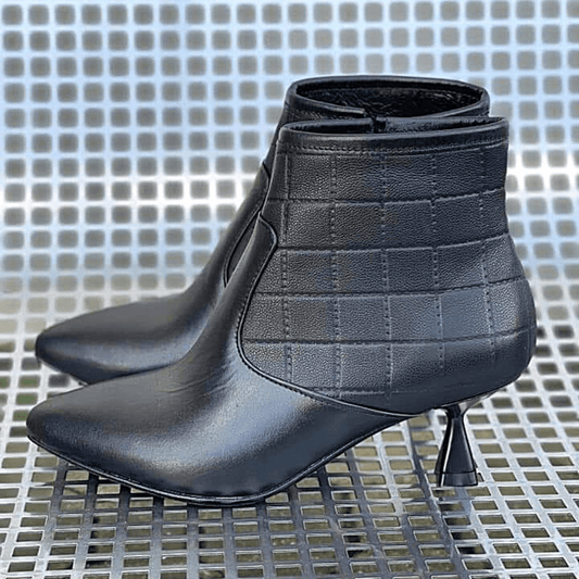 Pointed toe petite ankle boots in black leather