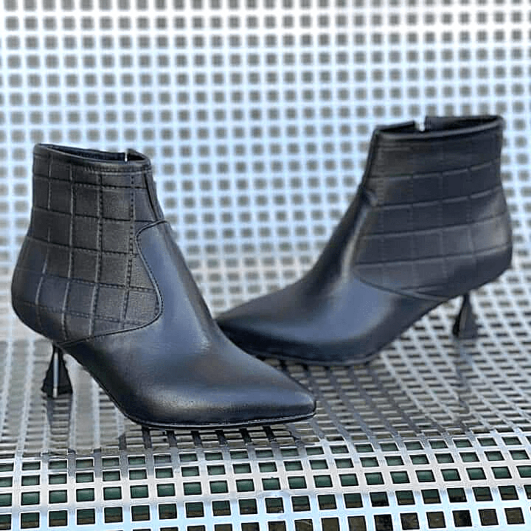 Pointed toe petite ankle boots in black leather