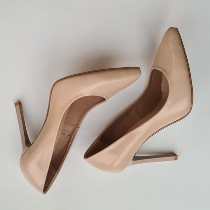 Small size ladies courts in nude leather 