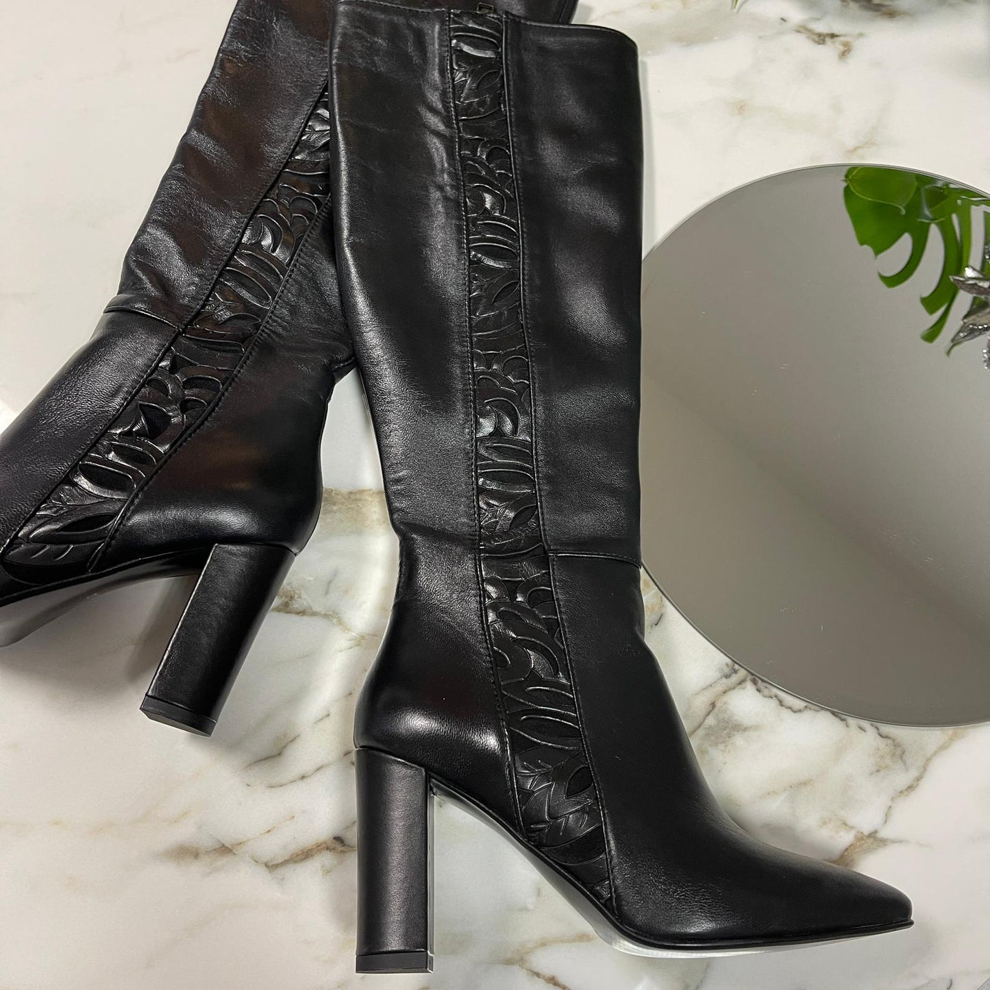 Small size ladies knee heigh boots in black leather