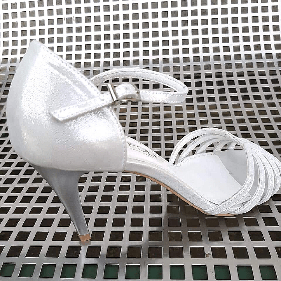 Petite size wedding sandals in white leather