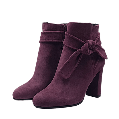 Almond to ankle boots in burgundy leather